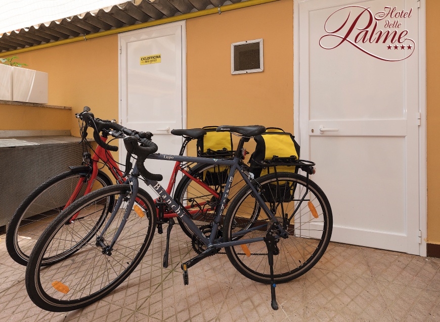Itinerari cicloturistici noleggio biciclette lecce Hotel delle Palme Salento Puglia Italy