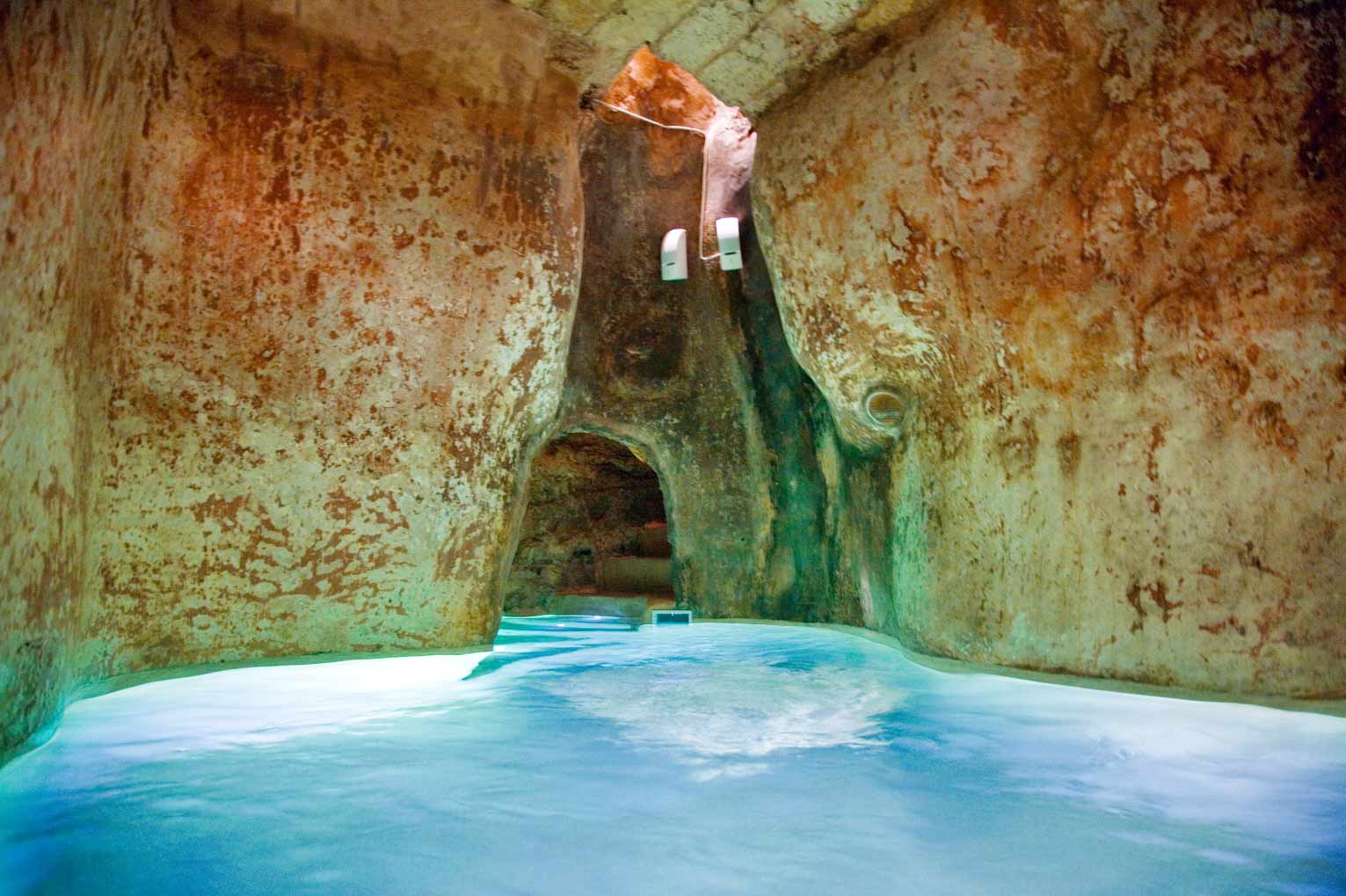 Piscina nella Grotta Palazzo Briganti Racale, Lecce su salento.it