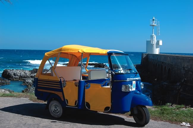 Ape Taxi per visite guidate a Otranto