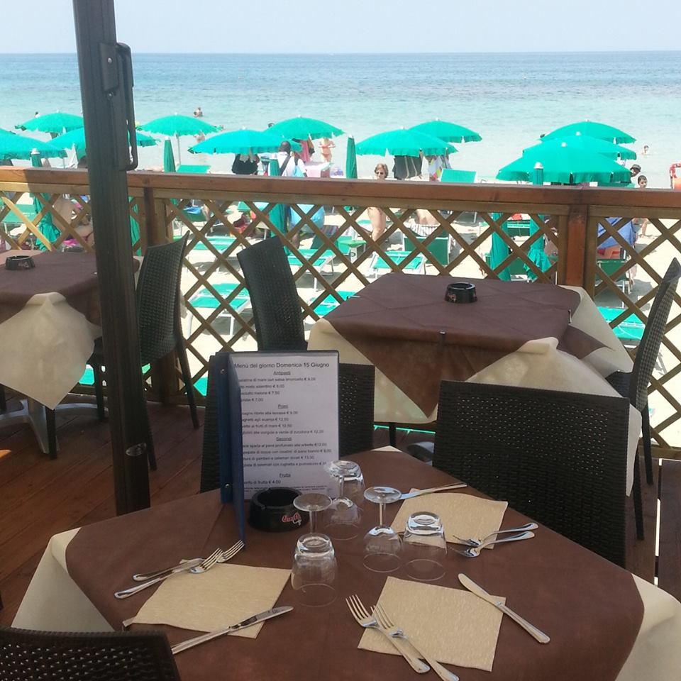 pranzare in riva al mare presso Ristorante Ulivo Bianco a Padula Bianca di Gallipoli