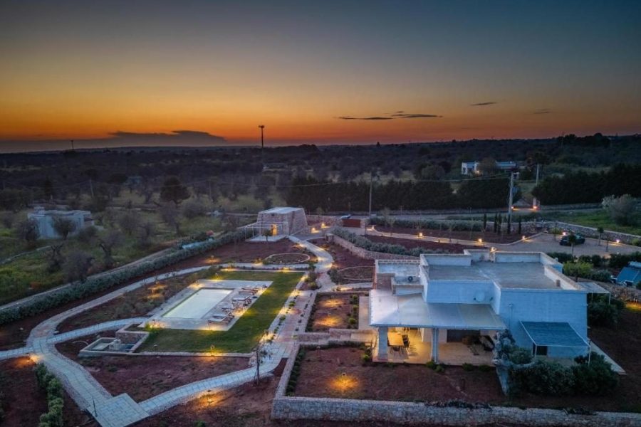 Villa con piscina, con 4 camere e 4 bagni, per 8 persone a Torre Vado su Salento.it
