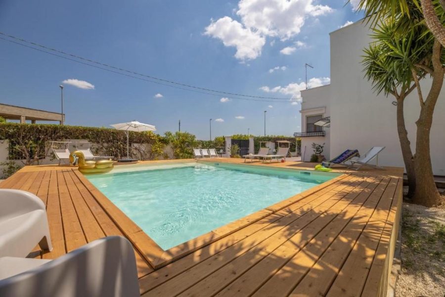 Villa con piscina, per 8-12 persone a Nardo’ (Lecce) su Salento.it